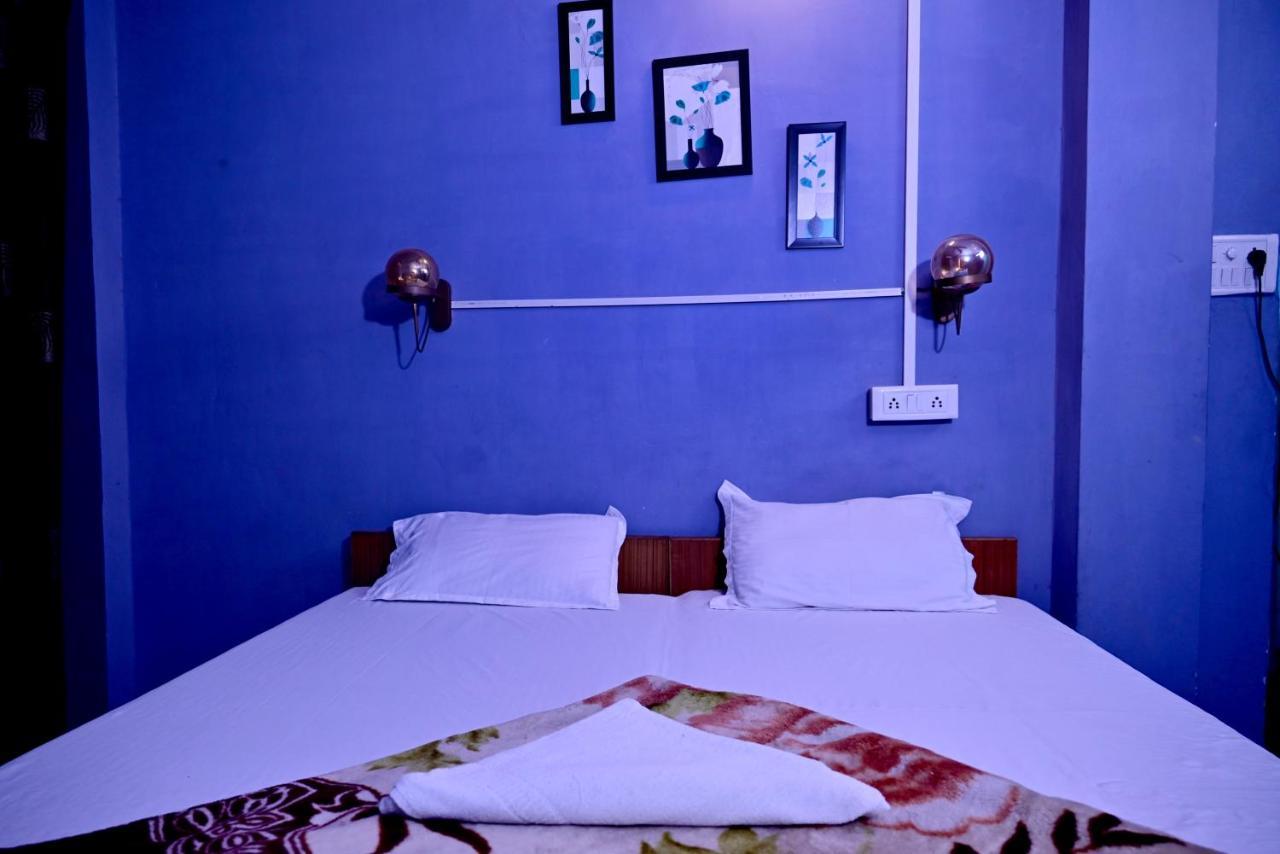 Banaras Rest House Varanasi Exterior foto